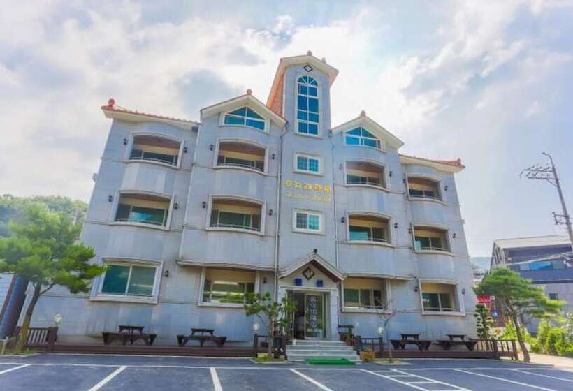 Muju Rainbow Pension