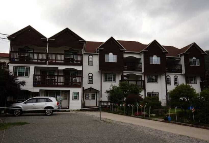 Muju Seolguk Pension