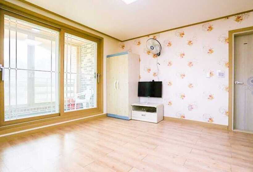 Muju Solhyanggi Pension