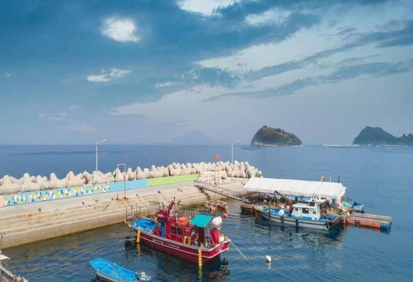 Namhae Badapunggyeong Pension Dosieobu