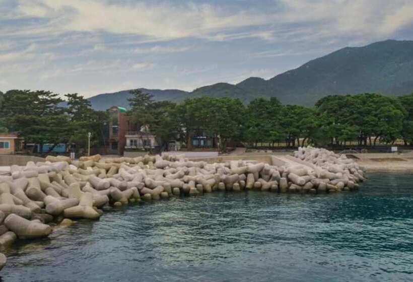 Namhae Badapunggyeong Pension Dosieobu