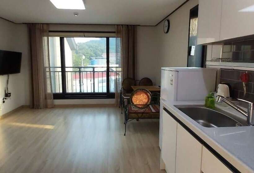 Namhae Bakatio Pension