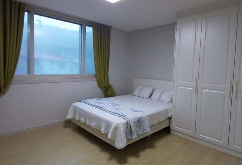 Namhae Bakatio Pension