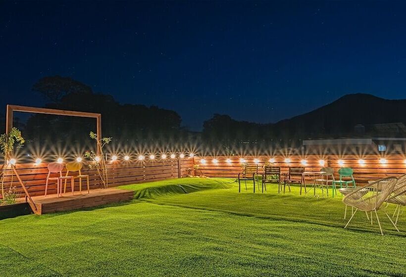 Namhae Dangdangi Dog Pension Blue