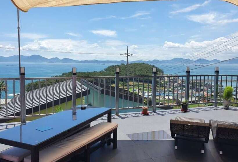 Namhae Cloud Berry Pension