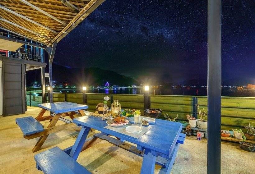 Namhae Dalddenuenbada Pension