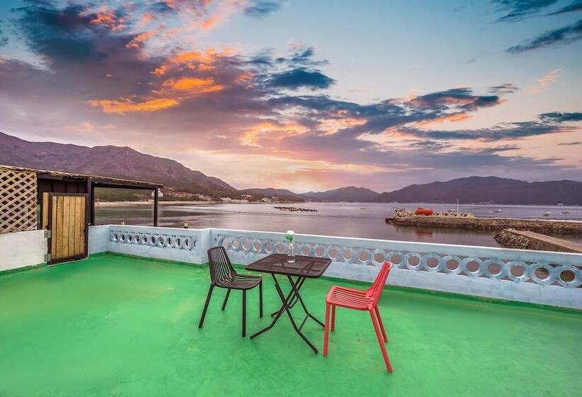 Namhae Dalddenuenbada Pension