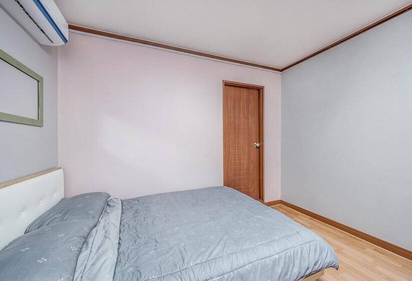 Namhae Dalddenuenbada Pension