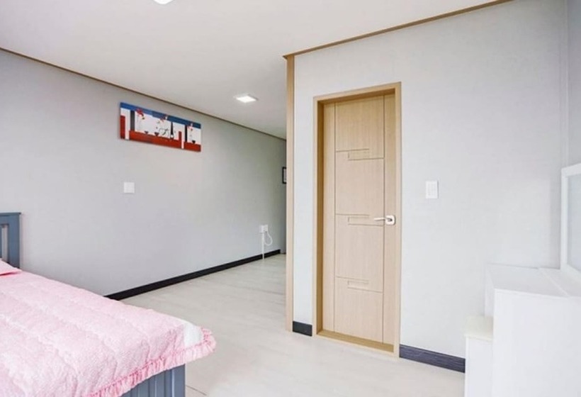Namhae Gonige Pension