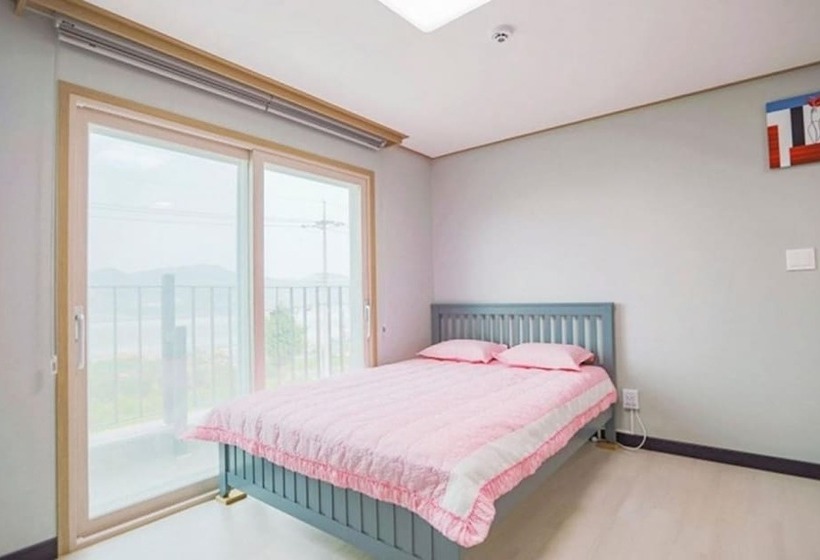 Namhae Gonige Pension
