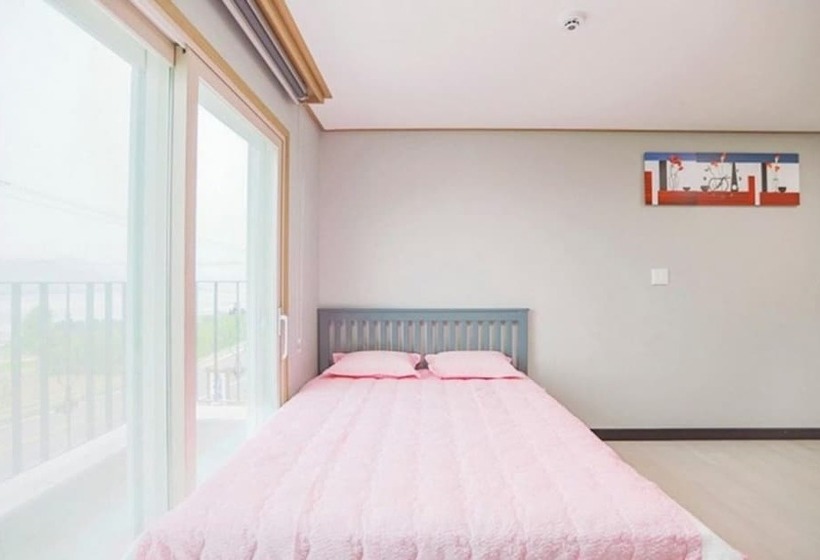 Namhae Gonige Pension