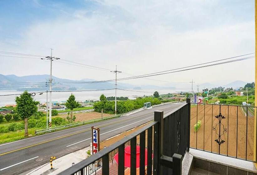 Namhae Gonige Pension