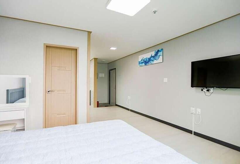 Namhae Gonige Pension