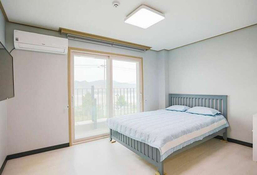 Namhae Gonige Pension