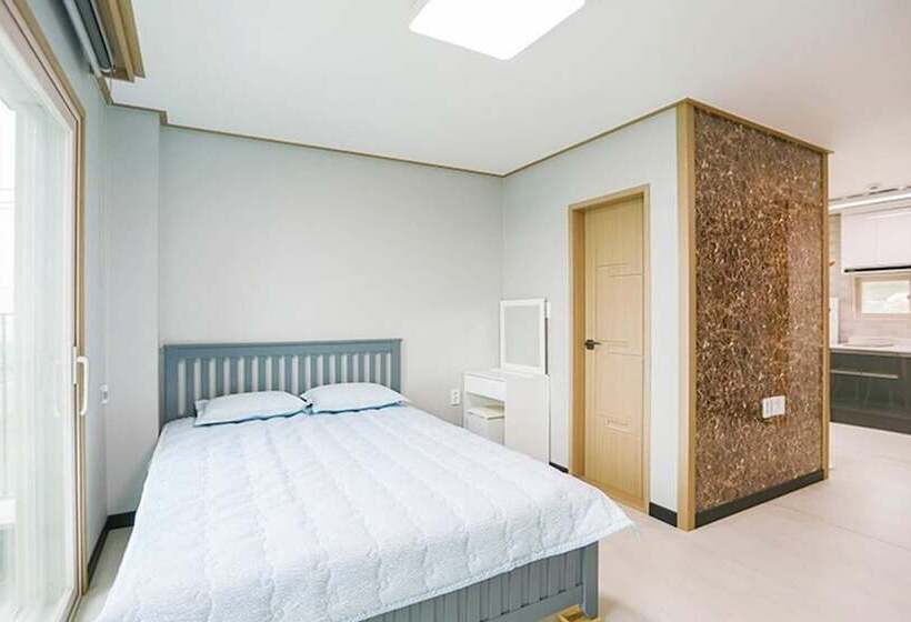 Namhae Gonige Pension