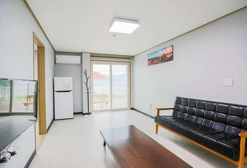 Namhae Gonige Pension