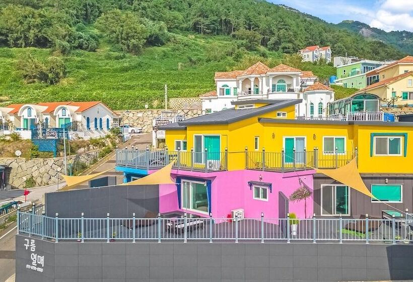 Namhae Gooreamyelmae Pension