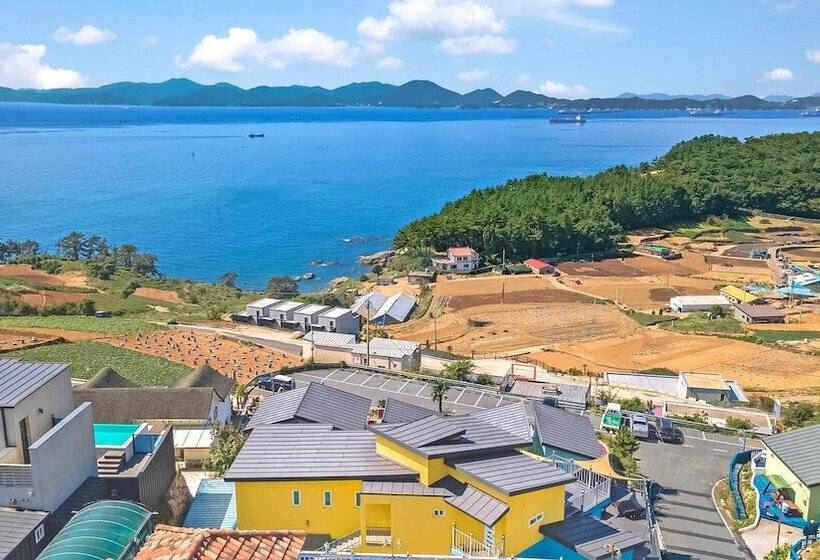Namhae Gooreamyelmae Pension