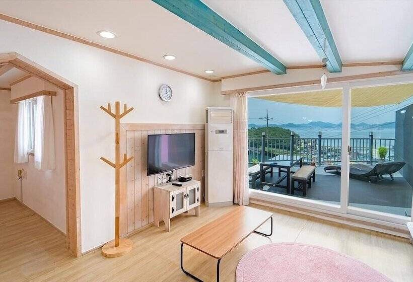 Namhae Gooreamyelmae Pension