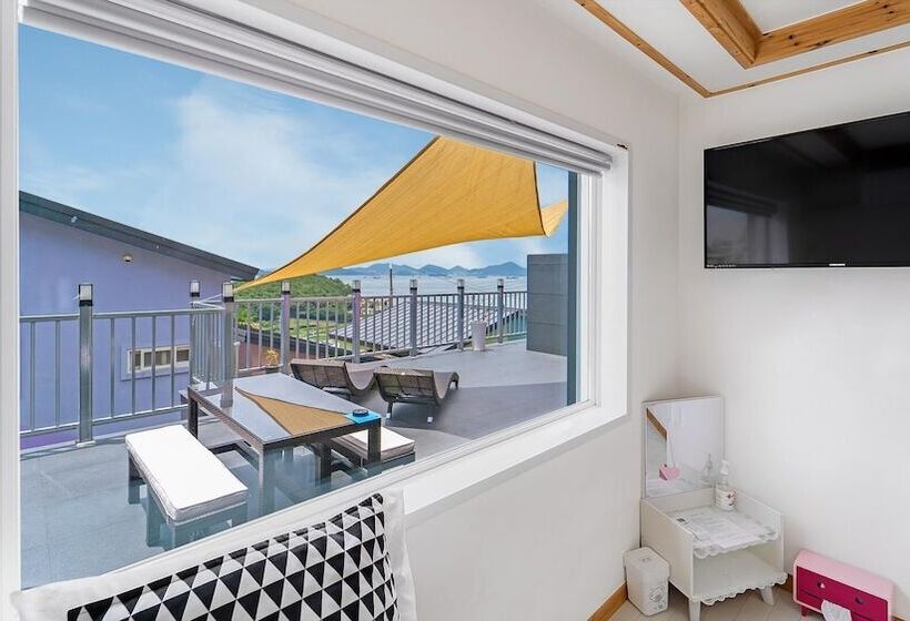 Namhae Gooreamyelmae Pension