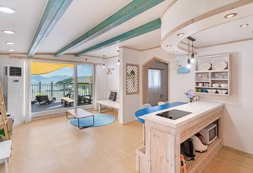 Namhae Gooreamyelmae Pension