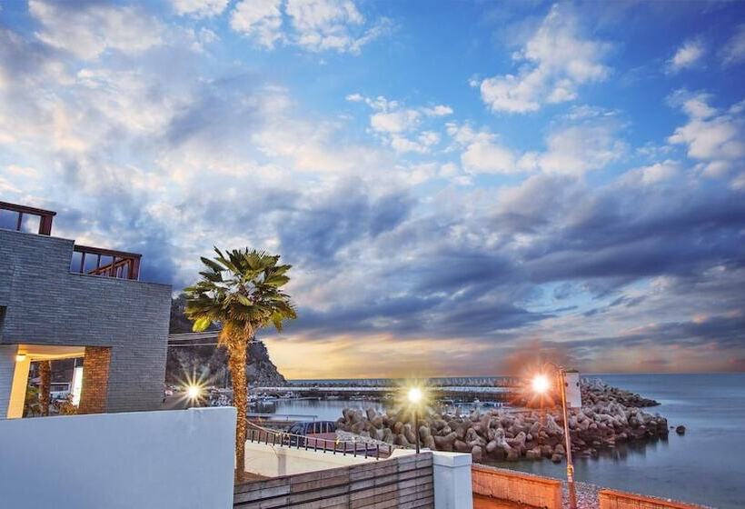 Namhae Mongdol Beach Pension