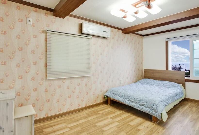 Namhae Mongdol Beach Pension