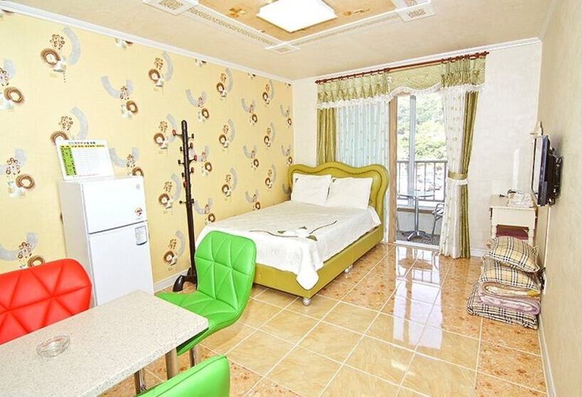 Namhae Sangju Cheonsanhae Pension