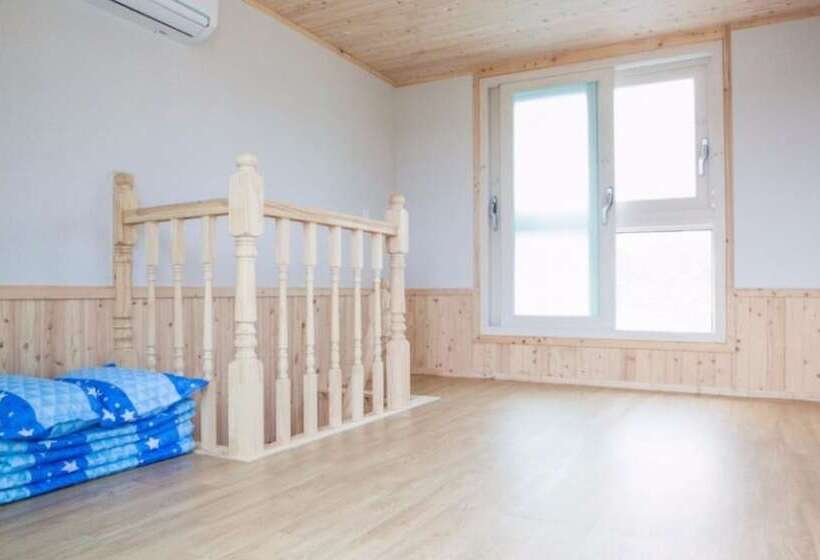 Namhae Sangju Cheonsanhae Pension