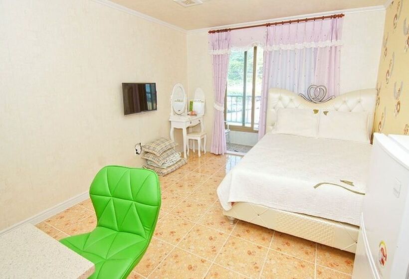 Namhae Sangju Cheonsanhae Pension