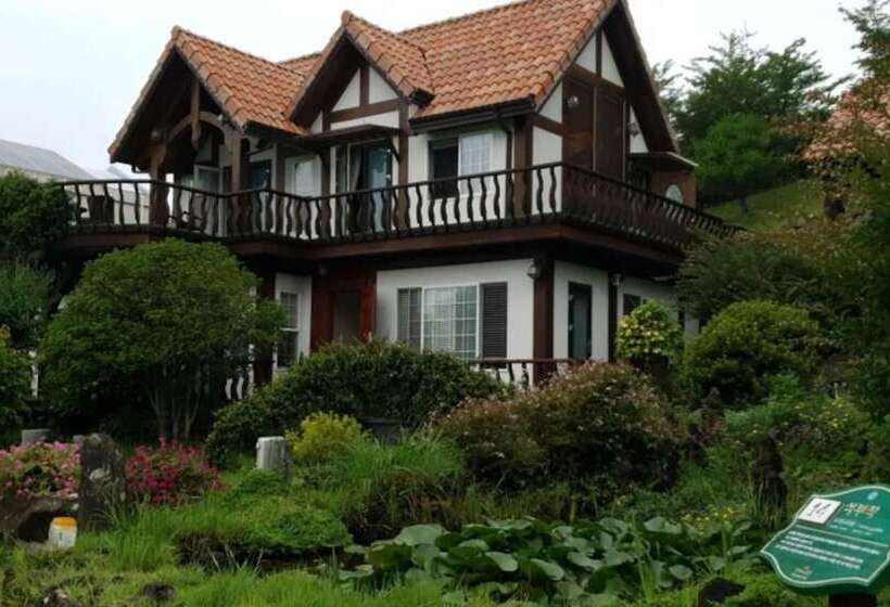 Namhae Seokbujak Jeongwon Pension