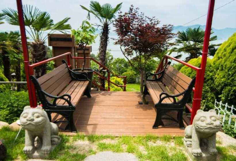 Namhae Skyblue Sea Pension