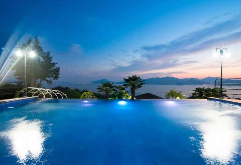 Namhae Skyblue Sea Pension