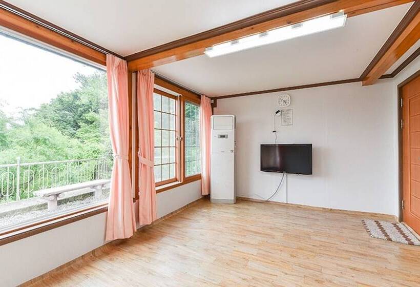 Namhae Yanghwahwangto Pension