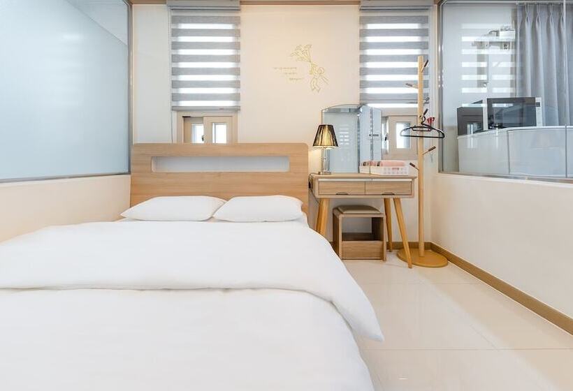 Nami Island Pig Dream Spa Pension