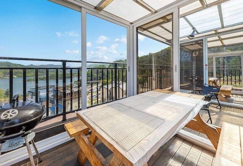 Nami Island Pig Dream Spa Pension