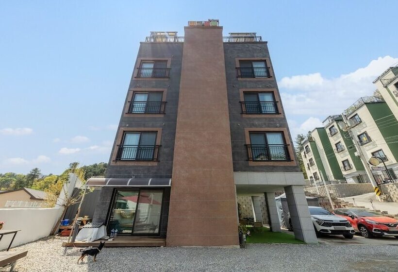 Nami Island Pig Dream Spa Pension