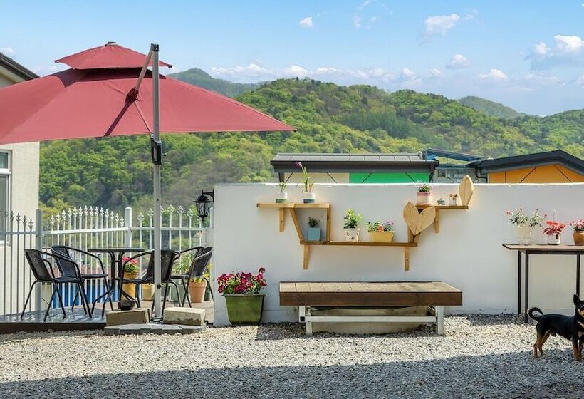 Nami Island Pig Dream Spa Pension