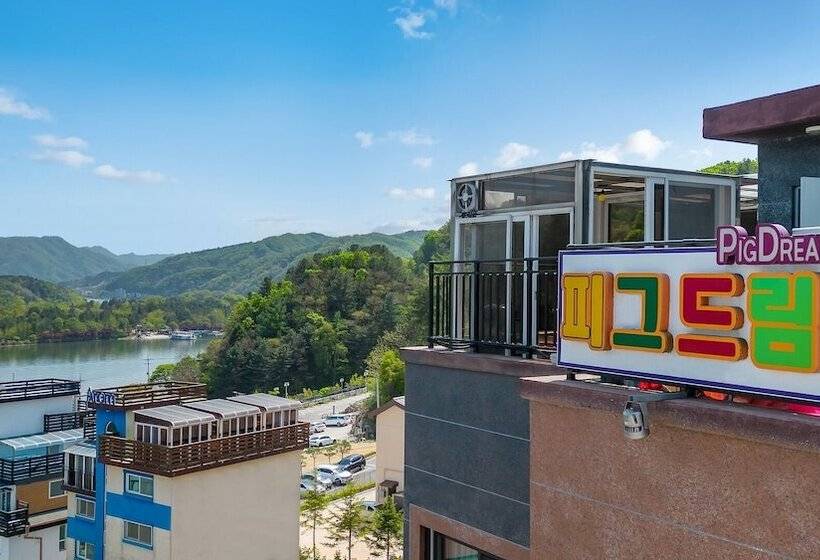 Nami Island Pig Dream Spa Pension