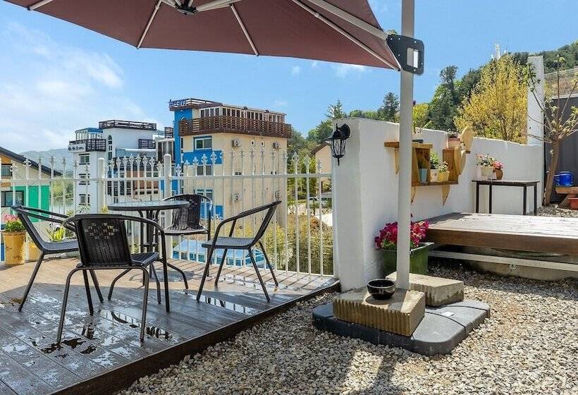 Nami Island Pig Dream Spa Pension