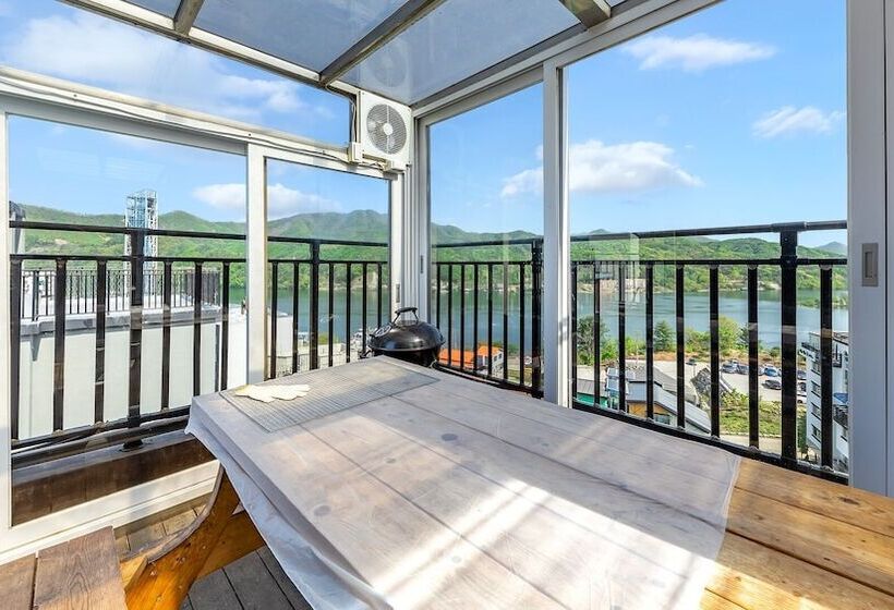 Nami Island Pig Dream Spa Pension