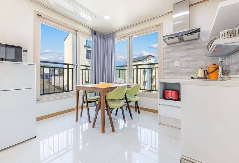 Nami Island Pig Dream Spa Pension