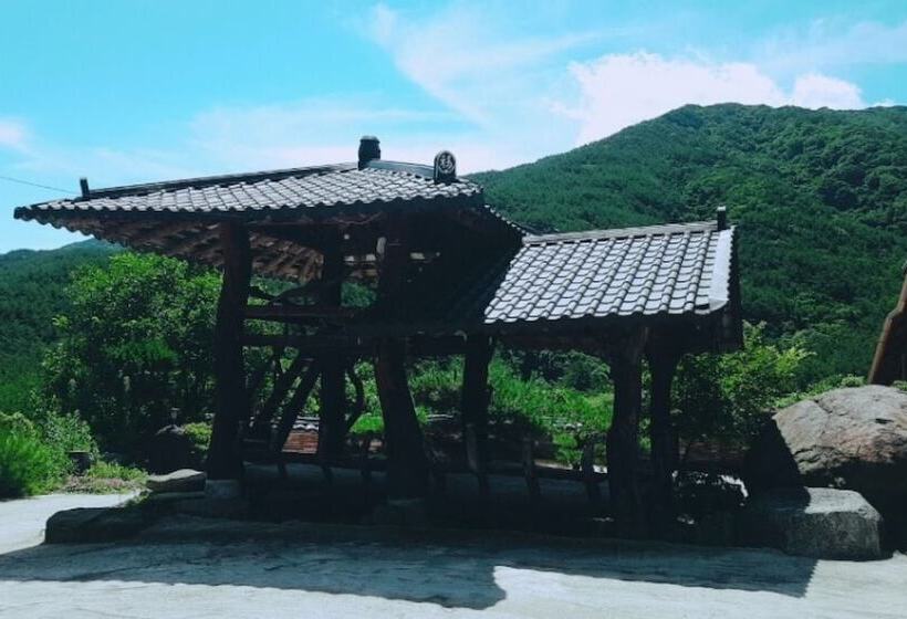 Namwon Kids Pool Villa Woorine Pension