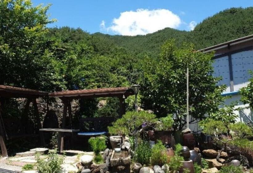 Namwon Kids Pool Villa Woorine Pension