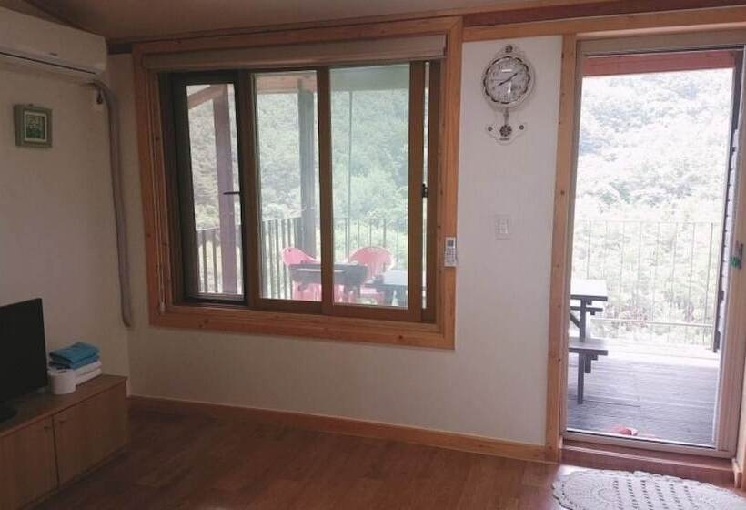 Namwon Kids Pool Villa Woorine Pension