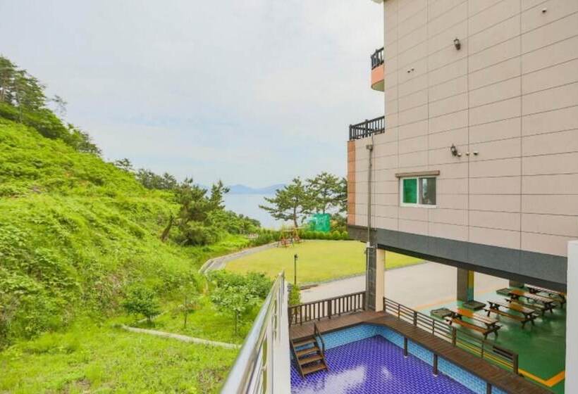 Geojedo Nomad Pension