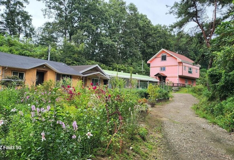 펜션 Andong Bohwadawon