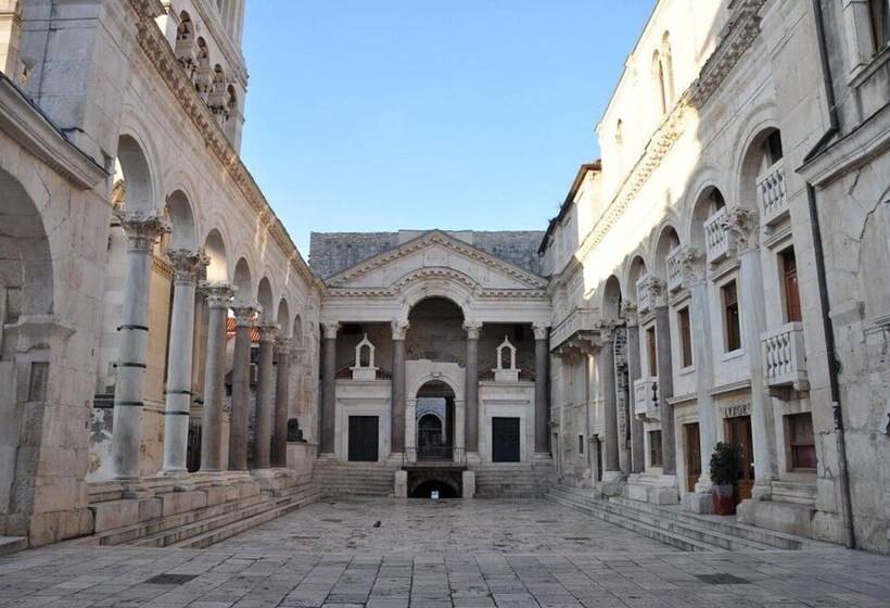 펜션 Castle View In Deluxe Room Hotel Rose Split