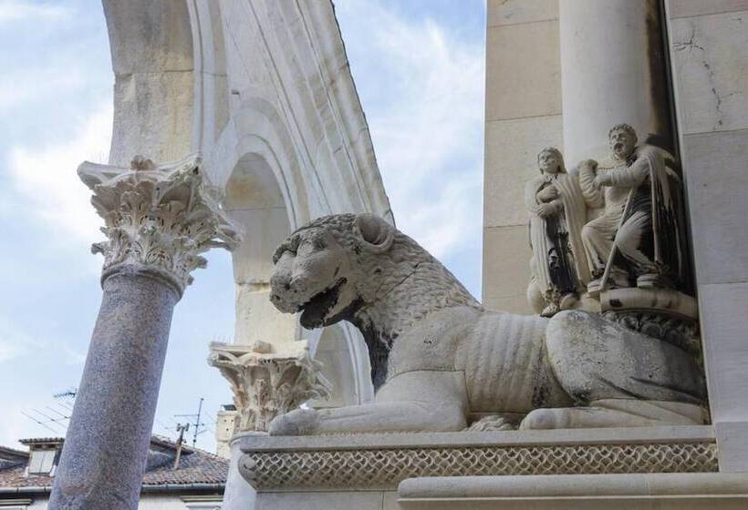 펜션 Castle View In Deluxe Room Hotel Rose Split