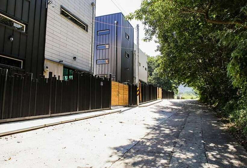 펜션 Cheongju Cheongnamdae Pool Villa